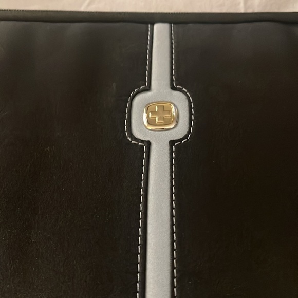 Wenger Swiss Guard Simple Sleeve for 10'' Netbook / Laptop / iPad / e-Reader - Picture 2 of 9